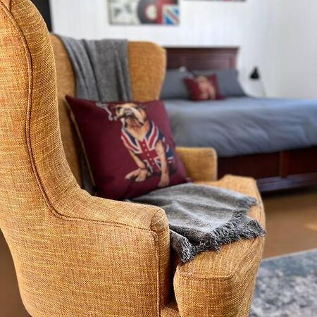 Private Bright Modern Studio! Queen Bed ! Victoria Zewnętrze zdjęcie
