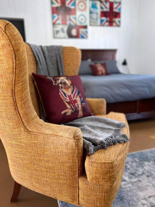 Private Bright Modern Studio! Queen Bed ! Victoria Zewnętrze zdjęcie