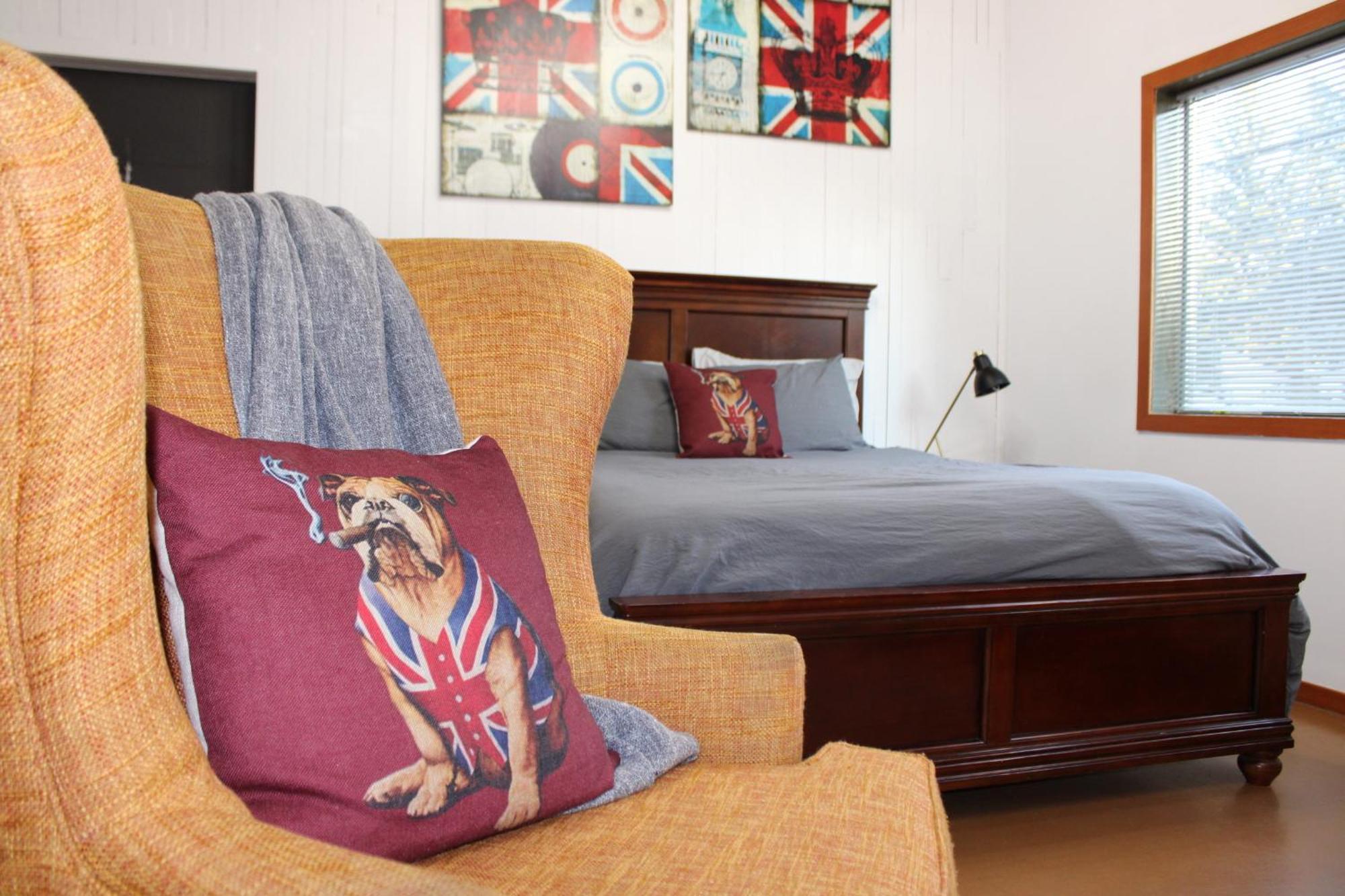 Private Bright Modern Studio! Queen Bed ! Victoria Zewnętrze zdjęcie